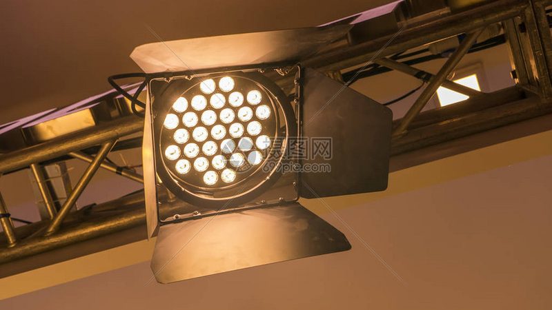 成都商场LED照明安装团队：专业选择与安装要点解析